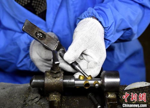 河北武強(qiáng)樂器手藝人400余道工序制作小號(hào)鳳凰網(wǎng)河北 鳳凰網(wǎng)